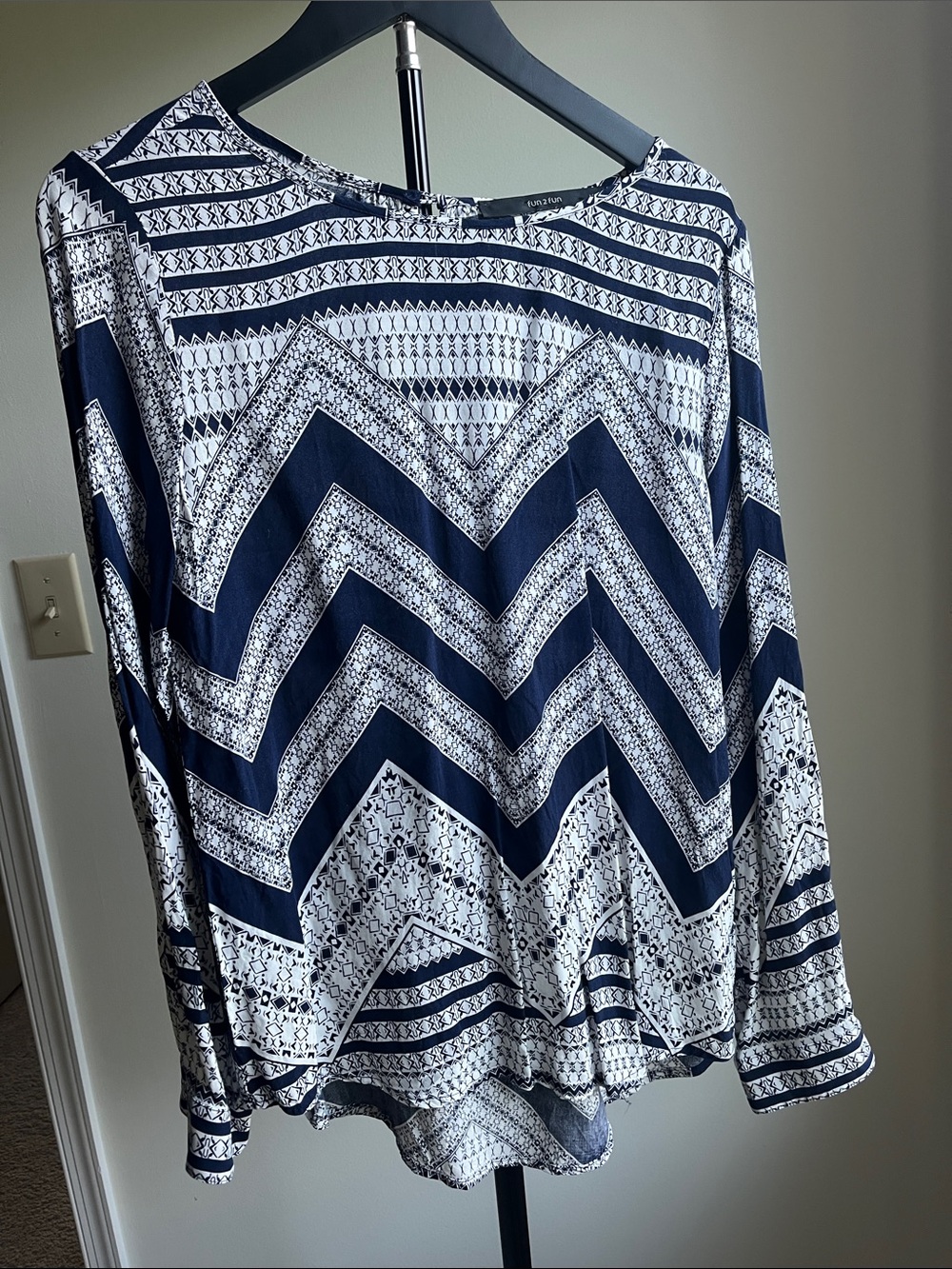 Chevron-Print Long Sleeve Top in Navy & White